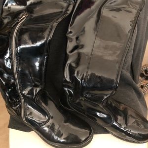 Kids patent leather boots. Primigi